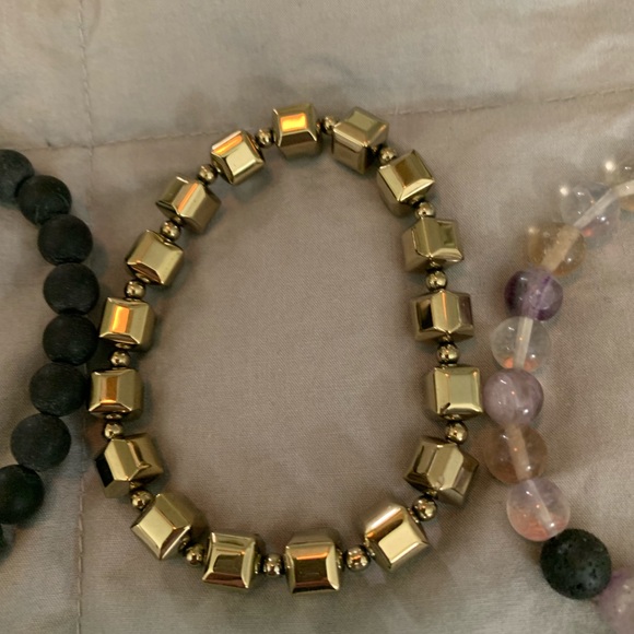 Crystal Bracelet Lot - Garnet, Shungite, Pyrite and Flourite - Picture 4 of 5